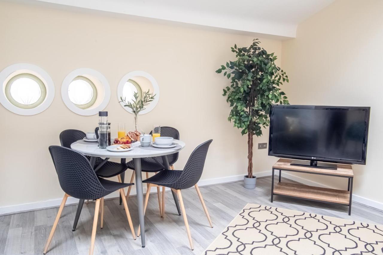 Apartment Luxe Near Albert Docks - 3 Graces - One - Business, Contract & Corporate Ready Liverpool