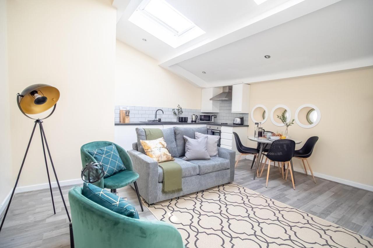 Apartment Luxe Near Albert Docks - 3 Graces - One - Business, Contract & Corporate Ready *