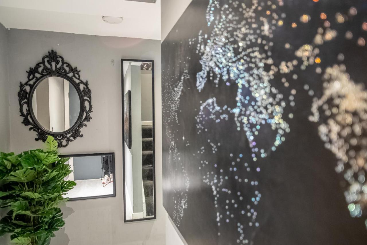 Apartment Luxe Near Albert Docks - 3 Graces - One - Business, Contract & Corporate Ready *