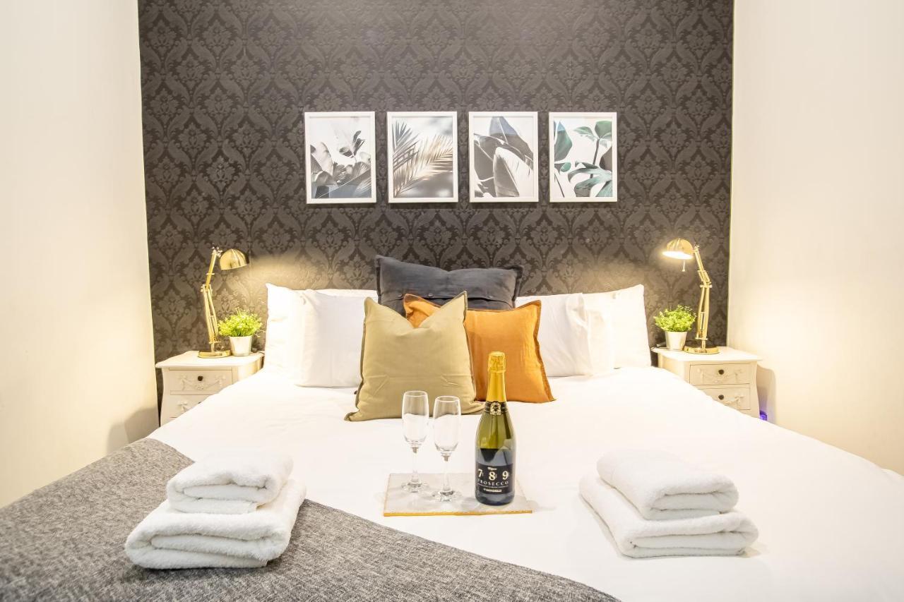 Luxe Near Albert Docks - 3 Graces - One - Business, Contract & Corporate Ready *