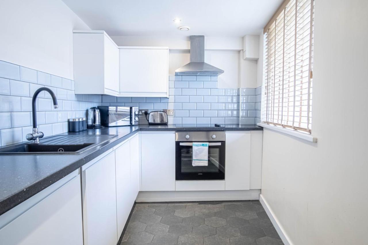 Apartment Luxe Near Albert Docks - 3 Graces - One - Business, Contract & Corporate Ready *