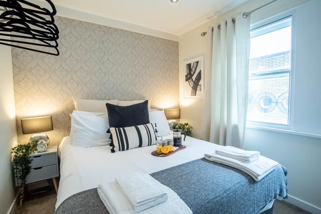 Apartment Luxe Near Albert Docks - 3 Graces - One - Business, Contract & Corporate Ready *
