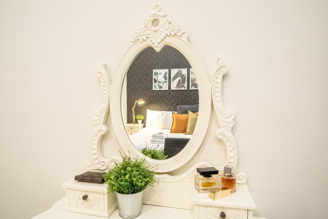 Luxe Near Albert Docks - 3 Graces - One - Business, Contract & Corporate Ready Apartment