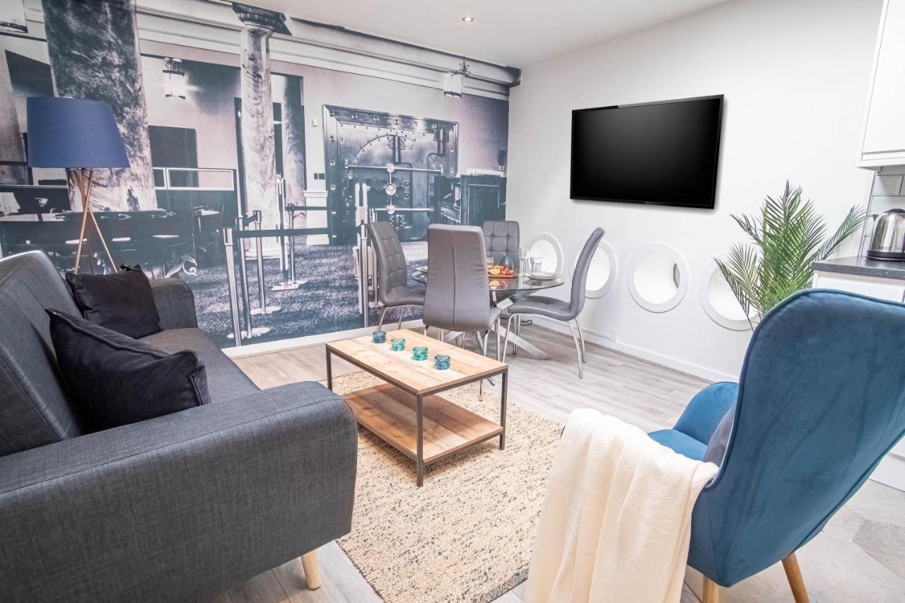 Apartment Luxe Near Albert Docks - 3 Graces - One - Business, Contract & Corporate Ready