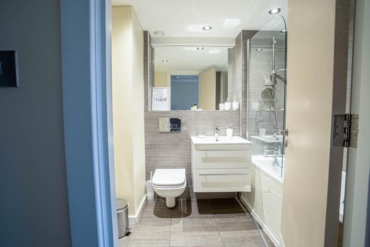 Luxe Near Albert Docks - 3 Graces - One - Business, Contract & Corporate Ready Apartment *