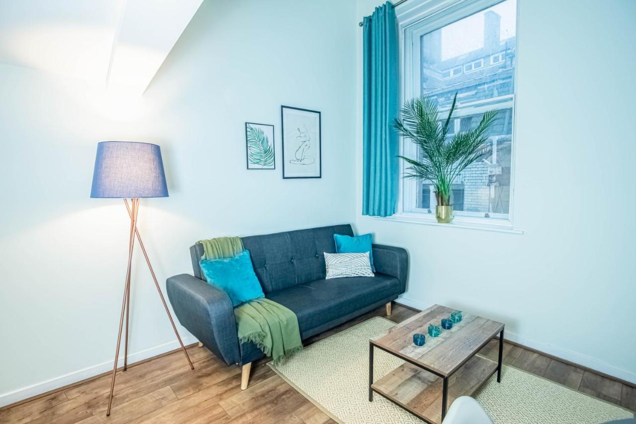 Apartment Luxe Near Albert Docks - 3 Graces - One - Business, Contract & Corporate Ready *