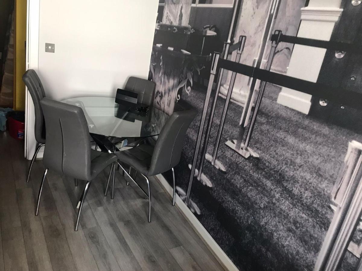Luxe Near Albert Docks - 3 Graces - One - Business, Contract & Corporate Ready *