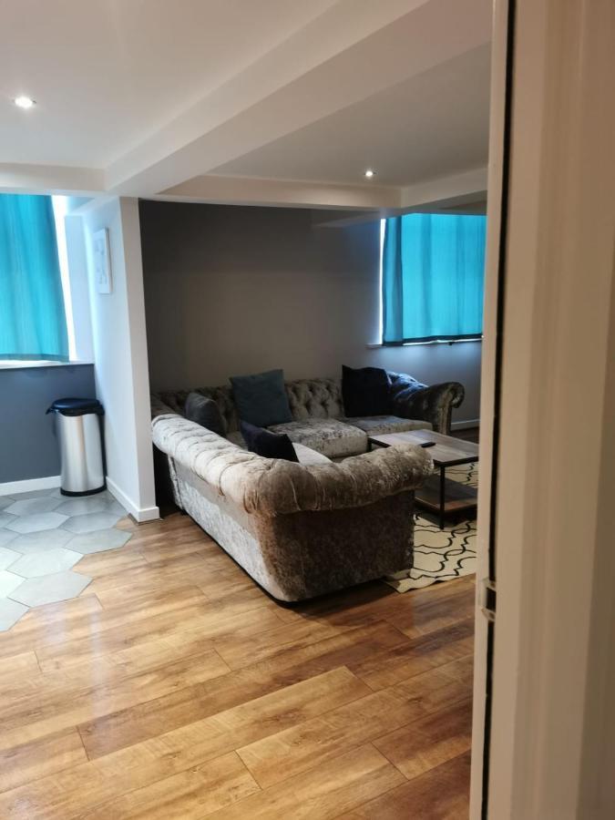 Luxe Near Albert Docks - 3 Graces - One - Business, Contract & Corporate Ready Apartment *