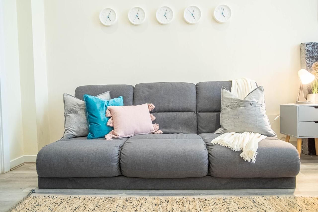 Luxe Near Albert Docks - 3 Graces - One - Business, Contract & Corporate Ready Apartment *